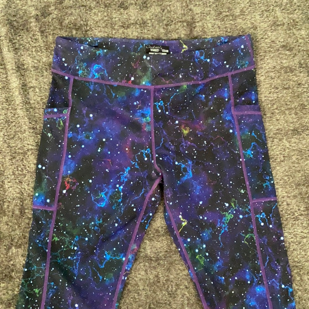 Constantly varied gear XL galaxy Capri leggings